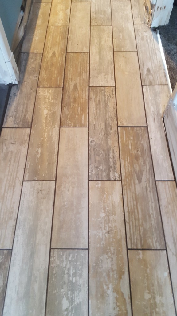 Grouting Wood Effect Porcelain floor tiles in Homes Chapel ... (520 x 750 Pixel)